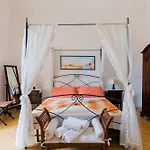 Piazzetta San Giovanni 3*