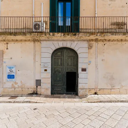 בית הארחה Piazzetta San Giovanni 3*