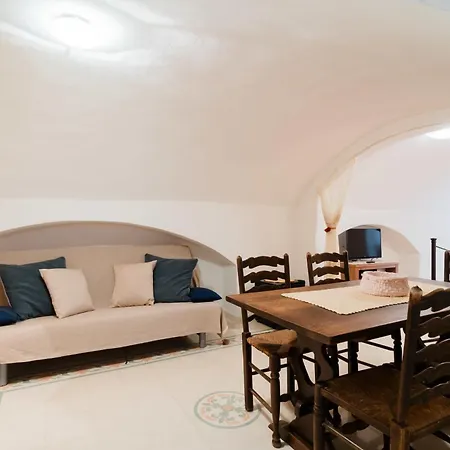 בית הארחה Piazzetta San Giovanni 3*