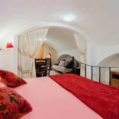 Piazzetta San Giovanni בית הארחה