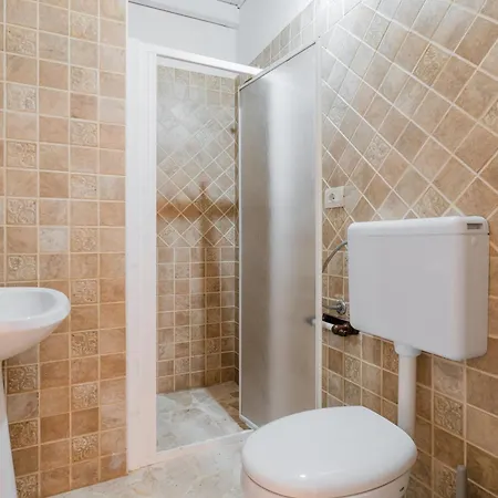 Piazzetta San Giovanni 3*