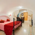Piazzetta San Giovanni 3*
