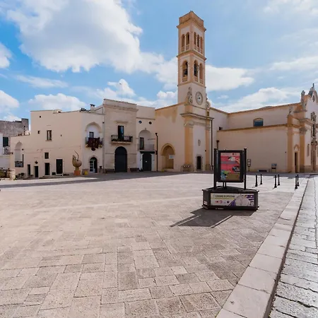 Piazzetta San Giovanni 3*