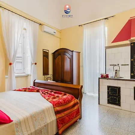 Piazzetta San Giovanni * Specchia
