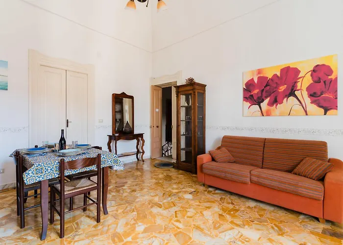 Piazzetta San Giovanni 3*