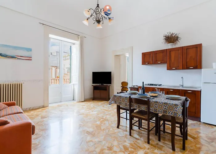 Piazzetta San Giovanni 3*